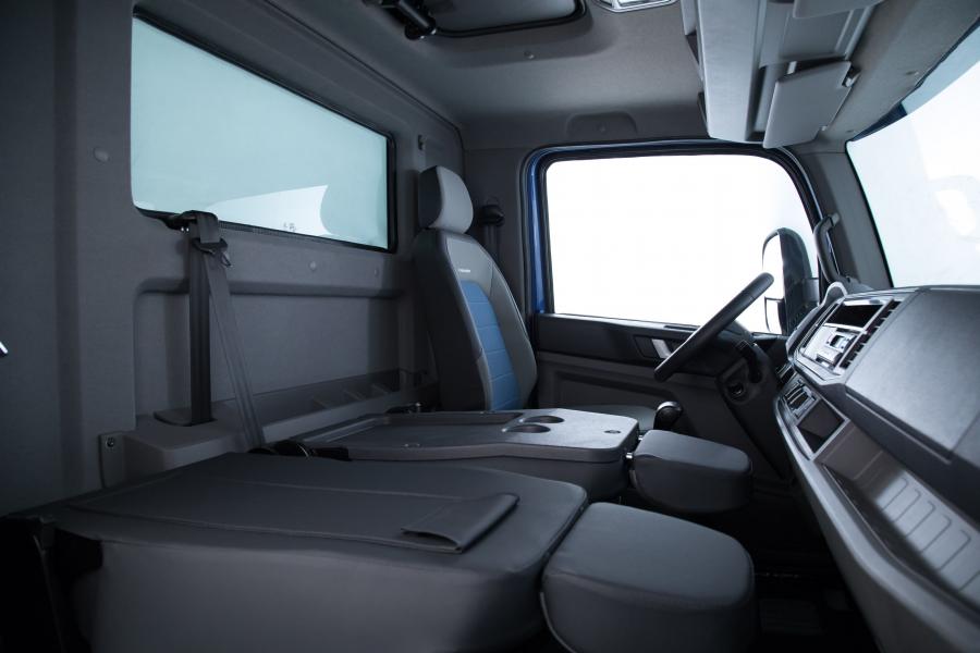 Интерьер Volkswagen e-Delivery 2017 года  (фото 26 из 28)